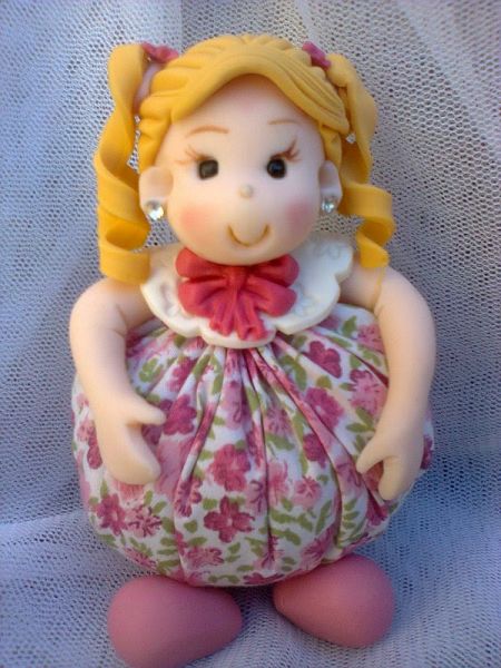 MENINA SACHE EM BISCUIT